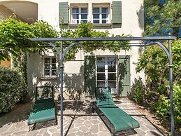 Holiday Flats at Domaine de Saint-endreol With Golf, SPA and Pool