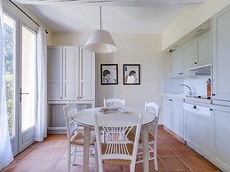 Holiday Flats at Domaine de Saint-endreol With Golf, SPA and Pool