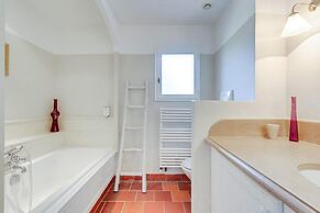 Holiday Flats at Domaine de Saint-endreol With Golf, SPA and Pool