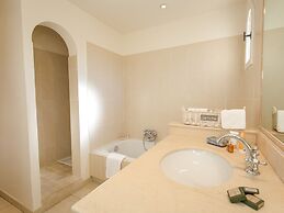 Holiday Flats at Domaine de Saint-endreol With Golf, SPA and Pool