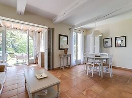 Holiday Flats at Domaine de Saint-endreol With Golf, SPA and Pool