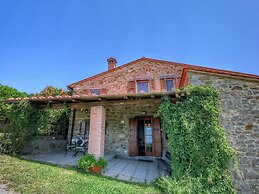 Cozy Farmhouse in Paciano With Private Pool