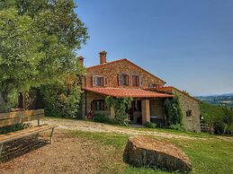 Cozy Farmhouse in Paciano With Private Pool
