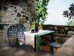 Cozy Farmhouse in Paciano With Private Pool