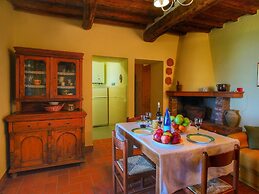 Cozy Farmhouse in Paciano With Private Pool
