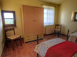 Cozy Farmhouse in Paciano With Private Pool