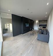 O M Luxurious Apartments