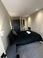 O M Luxurious Apartments