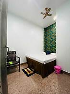 Dhanwantri Niwas Guest House By GRB