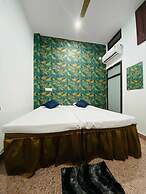 Dhanwantri Niwas Guest House By GRB