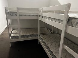 The Palm Hamilton Backpackers