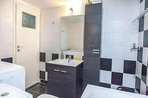 Stylish 1 Bd Apt w Balcony in Petralona