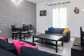 Stylish 1 Bd Apt w Balcony in Petralona