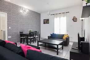 Stylish 1 Bd Apt w Balcony in Petralona