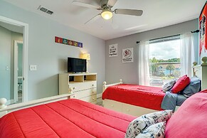 11 Mi to Disney & Pool Access: Kissimmee Condo!