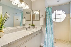 11 Mi to Disney & Pool Access: Kissimmee Condo!