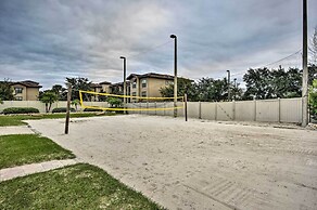 8 Mi to Disney: Davenport Condo w/ Private Balcony