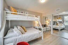 8 Mi to Disney: Davenport Condo w/ Private Balcony