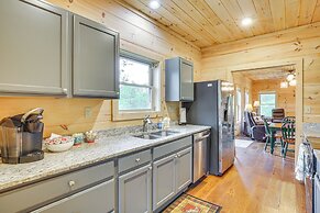 Pet-friendly Boone Cabin w/ Mtn Views & Hot Tub!