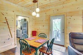 Pet-friendly Boone Cabin w/ Mtn Views & Hot Tub!