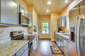 Pet-friendly Boone Cabin w/ Mtn Views & Hot Tub!