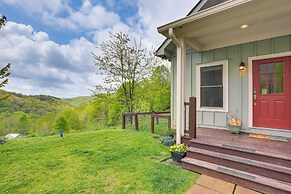 Pet-friendly Boone Cabin w/ Mtn Views & Hot Tub!