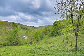 Pet-friendly Boone Cabin w/ Mtn Views & Hot Tub!