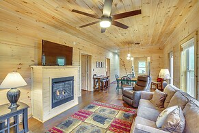 Pet-friendly Boone Cabin w/ Mtn Views & Hot Tub!