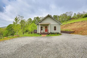 Pet-friendly Boone Cabin w/ Mtn Views & Hot Tub!