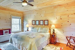 Pet-friendly Boone Cabin w/ Mtn Views & Hot Tub!