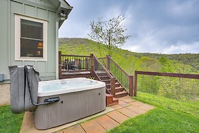 Pet-friendly Boone Cabin w/ Mtn Views & Hot Tub!