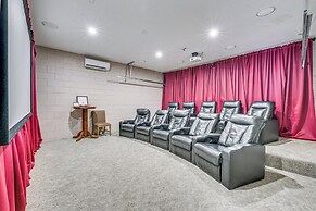 5 Mi to Disney: Ideal Family Getaway w/ Theater!