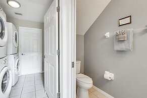 5 Mi to Disney: Ideal Family Getaway w/ Theater!