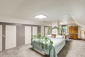 Spacious & Historic Cabin in New Haven w/ Pond!