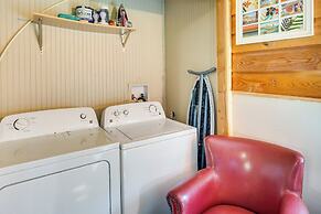 Secluded Avinger Cabin < 1 Mi to Lake O' The Pines