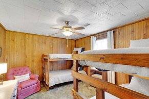 Heber Springs Cabin w/ Deck: 3 Mi to Sugarloaf Mtn