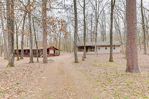 Heber Springs Cabin w/ Deck: 3 Mi to Sugarloaf Mtn