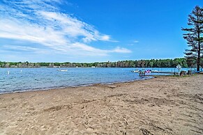 Northern Michigan Hideaway w/ Hot Tub & Fire Pit!
