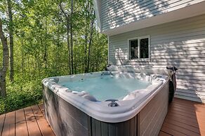 Northern Michigan Hideaway w/ Hot Tub & Fire Pit!