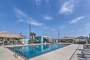 Pet-friendly Galveston Home: Walk to Beaches!