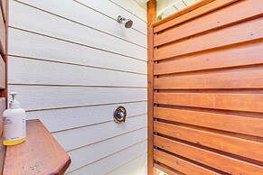 Pet-friendly Galveston Home: Walk to Beaches!