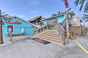 Pet-friendly Galveston Home: Walk to Beaches!