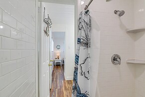 Pet-friendly Galveston Home: Walk to Beaches!