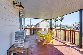 Pet-friendly Galveston Home: Walk to Beaches!