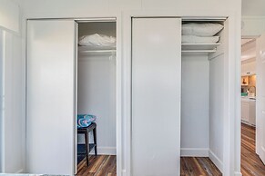 Pet-friendly Galveston Home: Walk to Beaches!