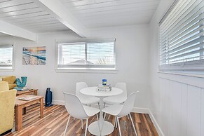 Pet-friendly Galveston Home: Walk to Beaches!