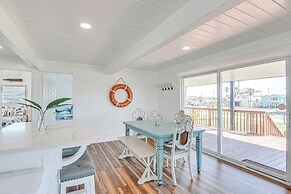 Pet-friendly Galveston Home: Walk to Beaches!
