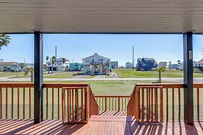 Pet-friendly Galveston Home: Walk to Beaches!