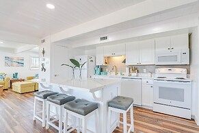 Pet-friendly Galveston Home: Walk to Beaches!