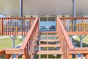 Pet-friendly Galveston Home: Walk to Beaches!